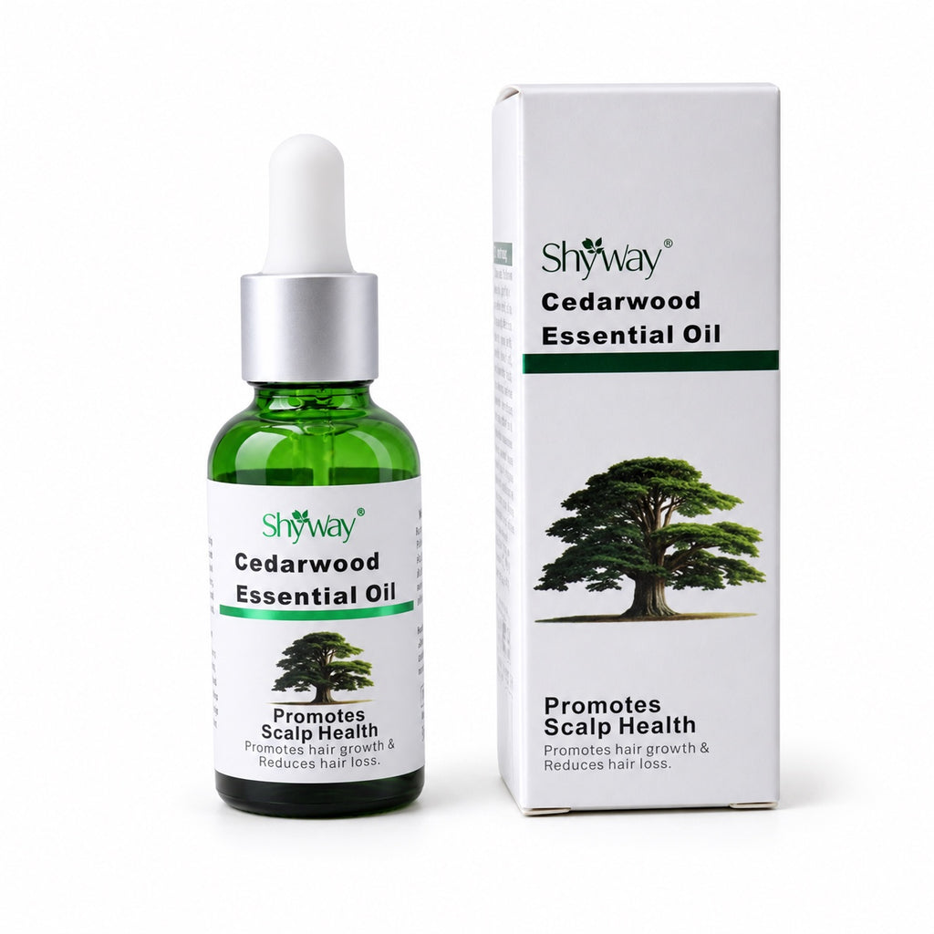 SHYWAY Cedarwood Essential Oil 30 mL flaske og kartong på en hvit studiobakgrunn